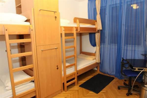 Tchaikovsky Hostel Split  Buitenkant foto