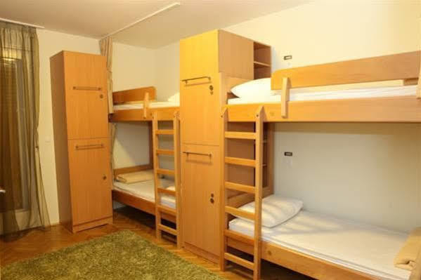 Tchaikovsky Hostel Split  Buitenkant foto